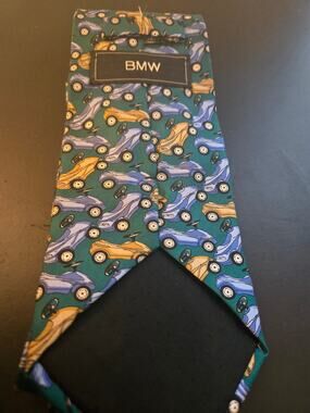ULTRA RARE BMW AUTOMOBILE RACING car NECK TIE 100% SILK  ITALY multicolor.
